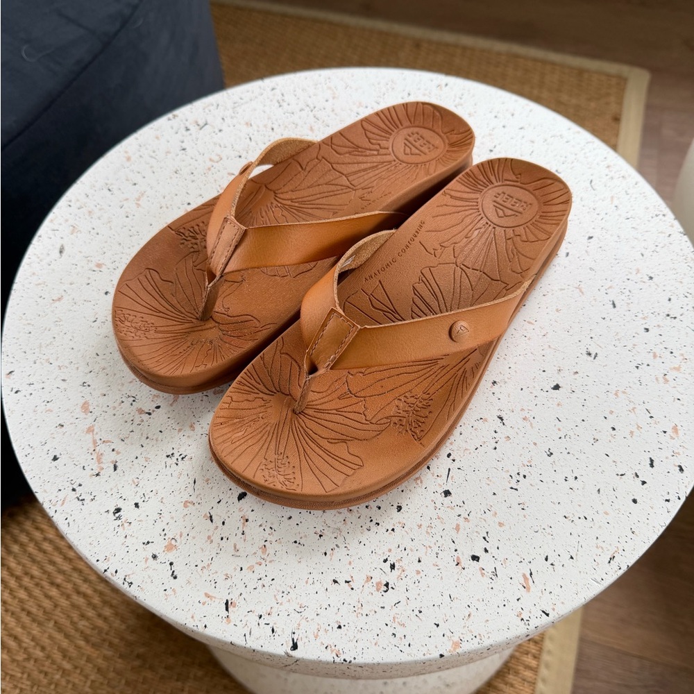 Brown Flip Flops reef size 6